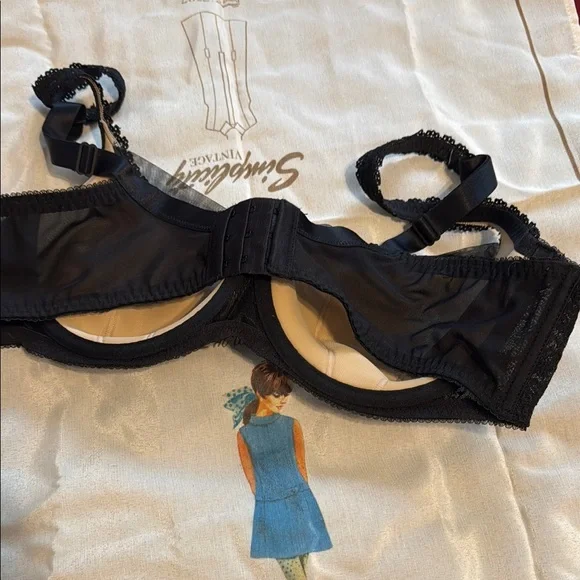 EUC Dita Von Teese WITCHERY US 44C Black Lace & Nude Bra - Picture 2 of 4